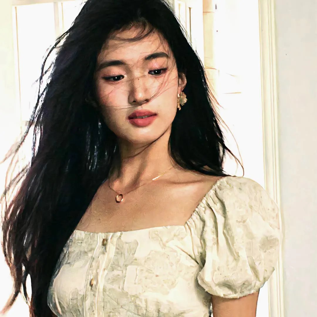 色肉毒蝎女